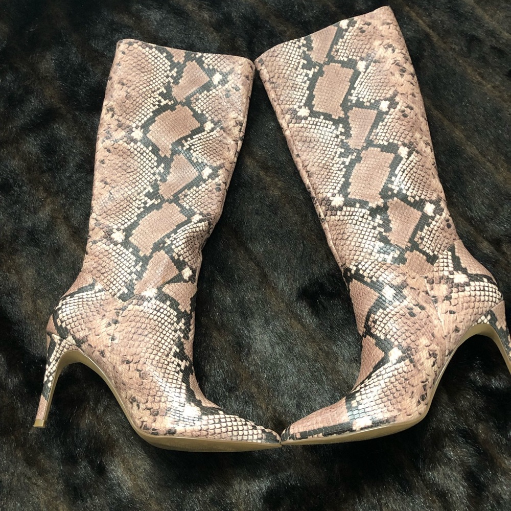 Steve Madden boots. Women 8.5